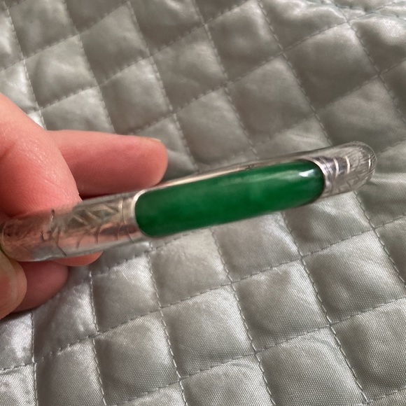 Green jade and sterling silver bangle bracelet - Picture 8 of 8